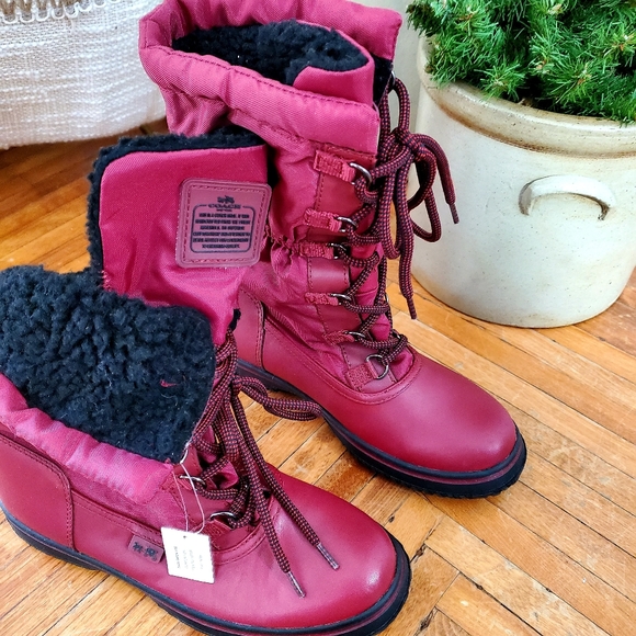 **RARE** Coach Sage Nylon Ruby Red Leather Winter Boots Sz 5.5B - Picture 9 of 11